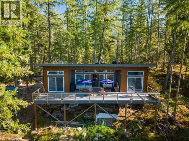 8444 West Sakinaw Lakeshore Way, Pender Harbour, BC, V0N 2H1 house for sale | Listing ID R3167 | Royal LePage