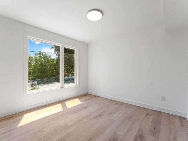 844 Connaught Ave, Ottawa, ON K2B 5M4