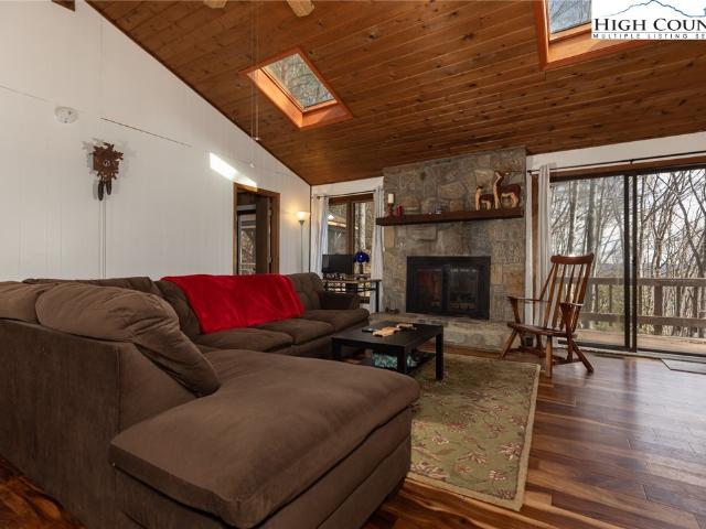 844 E Laurel Circle