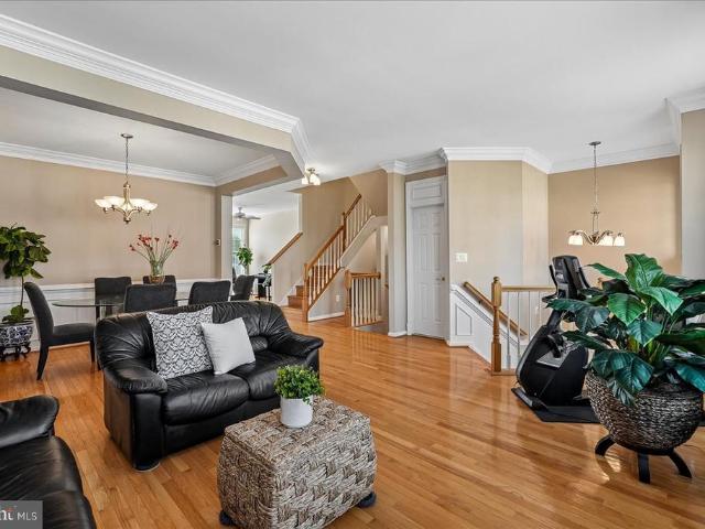 846 Valemount Terrace NE