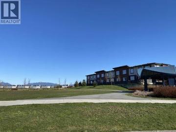 Townhouse for sale in Bridgeport, Lulu Island - Parking