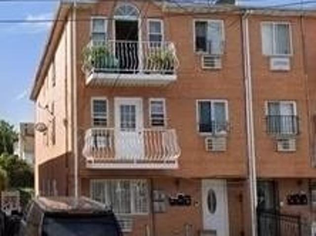 84 26 169th St, 2 beds, 1 full bath