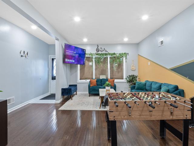 84 West 3Rd St