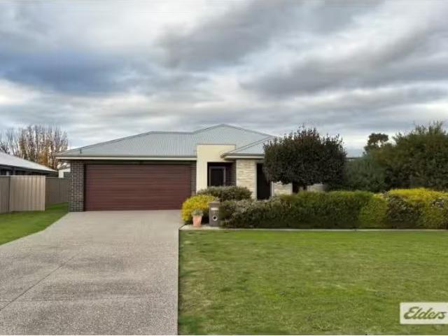 84 Townsend Street, Howlong House for rent Listed by Chloe St.