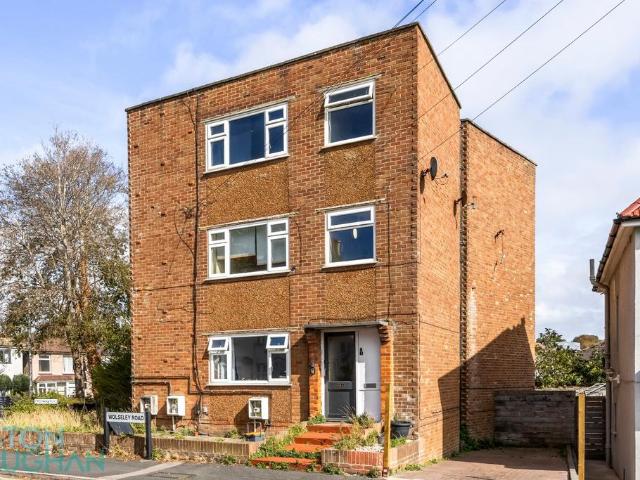 84 Wolseley Road, Brighton BN41 3 bed apartment to rent £1,500 pcm £346 pw