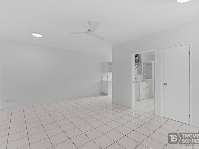8/4 Casella Street, Earlville