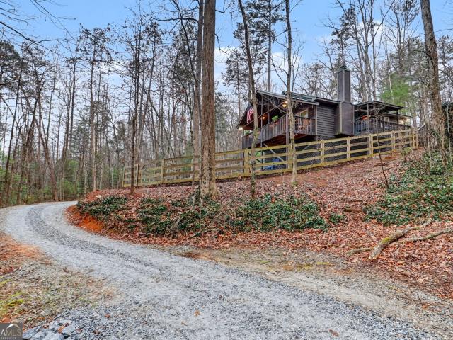 84 Creekside Lane