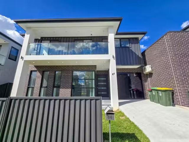 84 Evergreen Drive, ORAN PARK House for rent Listed by Team R.