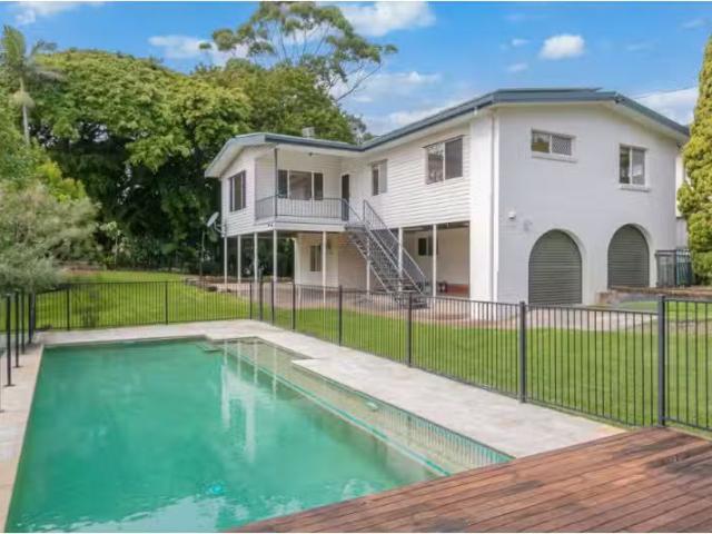 84 Garrick St, COOLANGATTA House for rent Listed by Olivia Ke.