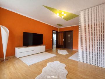 84 m² Wohnkomfort Erdgeschosswohnung mit Gartenanteil und Balkon