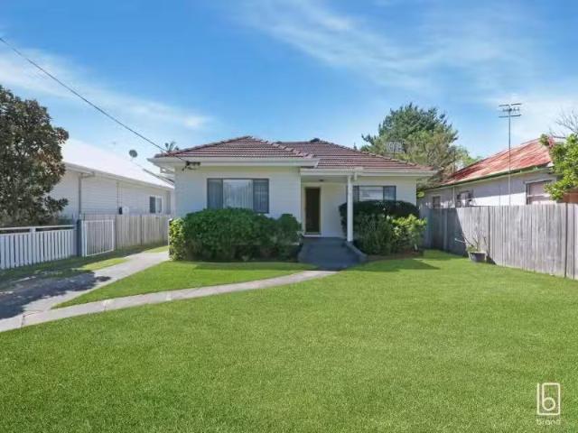 84 Pacific St, LONG JETTY House for rent Listed by Sophie Gre.