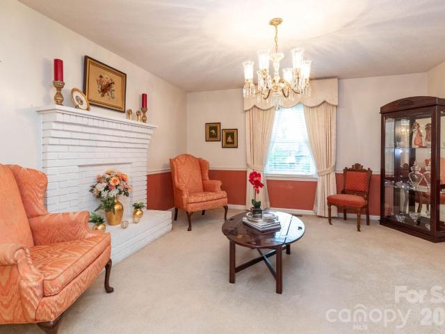 84 Portcrest Heights
