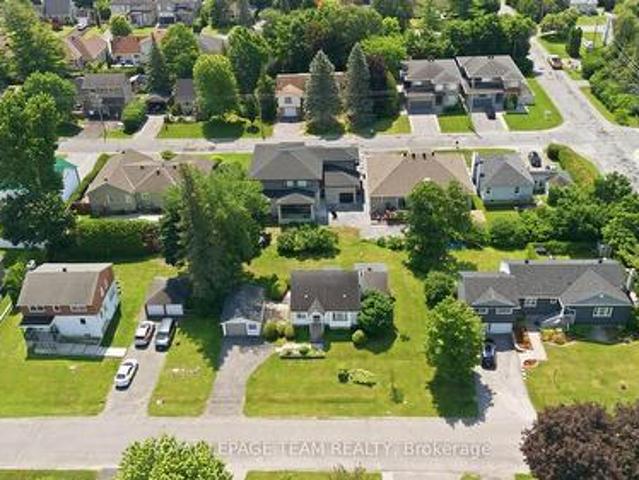 84 Rita Avenue, Ottawa, ON, K2G 2H1 house for sale | Listing ID X13517 | Royal LePage
