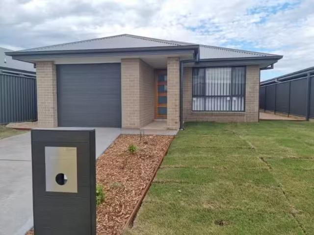 84B Mitchell St, Westdale House for rent Listed by Narelle Co.