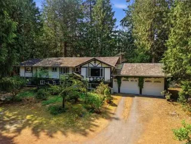 850 Village Way, Qualicum Beach, BC, V9K 1K8 house for sale.