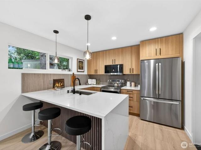 8510 15th Ave NE, Seattle, WA 98115