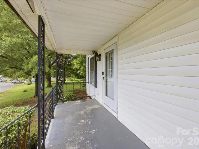 8512 Colgate Circle