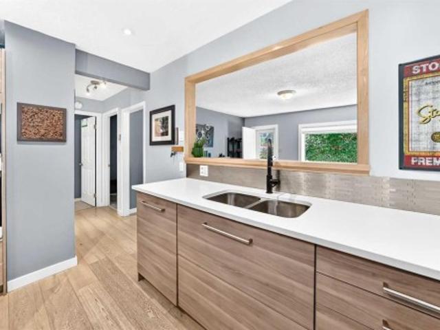 8512 33 Avenue Nw, Calgary, AB, T3B 1M1 house for sale | Listing ID A2350 | Royal LePage