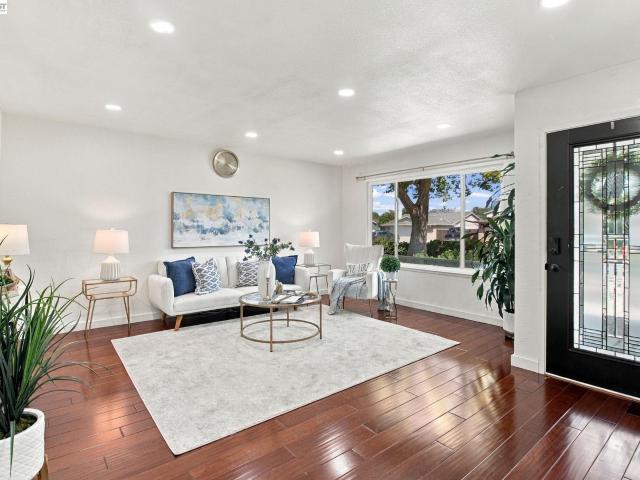 851 Geraldine St