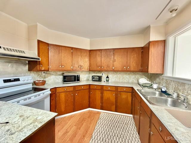 851 E I Street