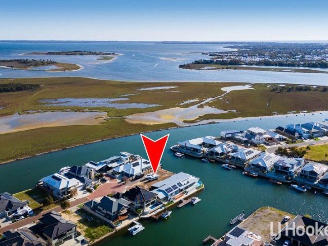 851m2 Lot With 21m Canal Frontage In Mariners Cove