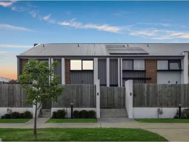 85/29 Jimmy Little Street, Moncrieff Townhouse for rent Liste.