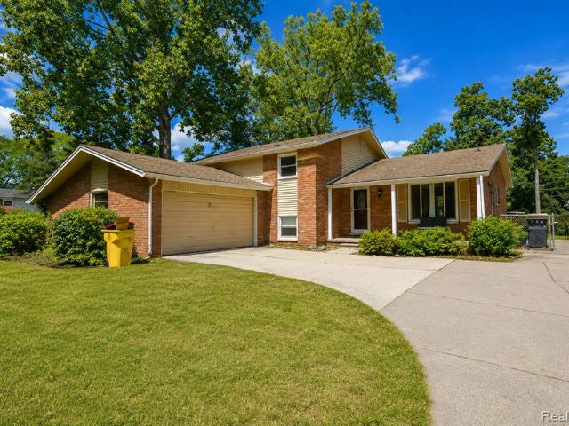 8522 Hampton