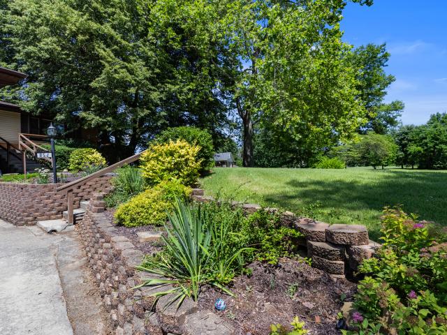852 Knollwood Drive