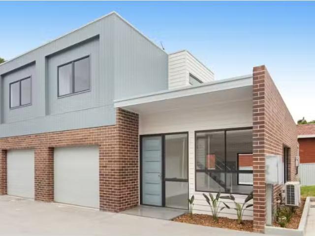 8/53 Russell Street, Balgownie Townhouse for rent Listed by C.