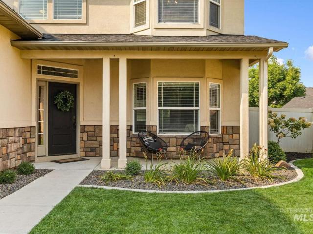 853 W Mountain Ash Loop
