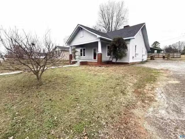855 COLLEGE ST, MOULTON, AL 35650