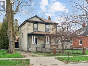 Preston, Cambridge, Ontario - Garden, Fireplace