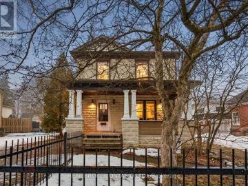 Preston, Cambridge, Ontario - Garden, Fireplace