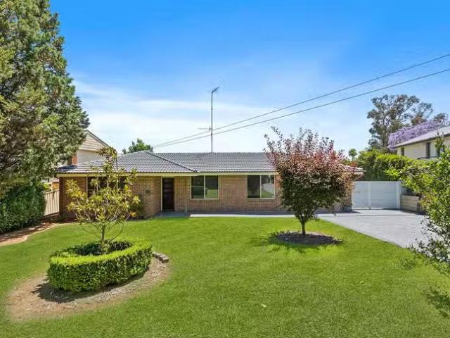 855 Montpelier Drive, The Oaks, NSW 2570