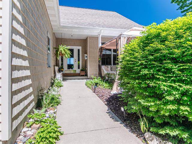 8562 W Woodridge Drive