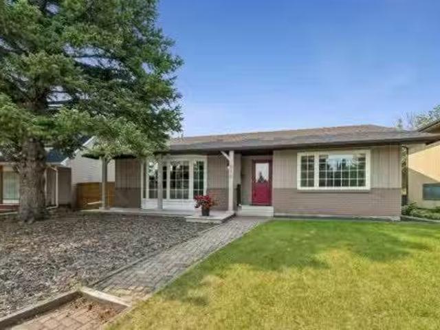 856 Lake Twintree Crescent Se, Calgary, AB, T2J 2W3 house fo.