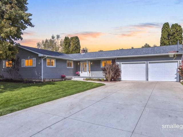 8579 Keiser Dr SE, Alto, MI 49302