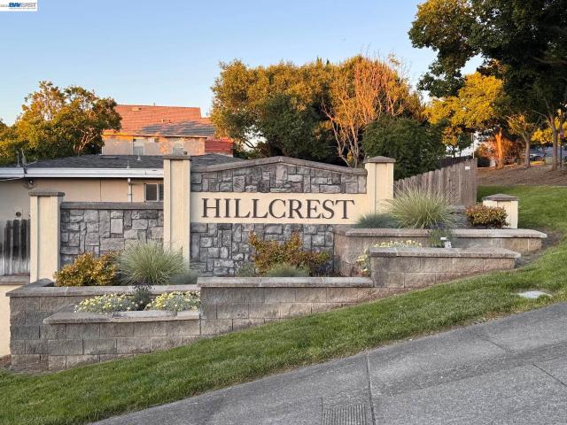 857 Bridgeway Cir