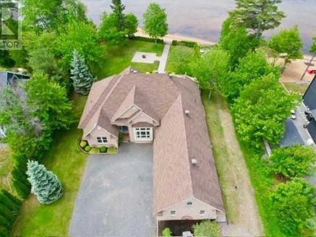 857 Sunnyside Beach Rd, Sault Ste. Marie, ON, P6A 6K4 house for sale | Listing ID SM260217 | Royal LePage