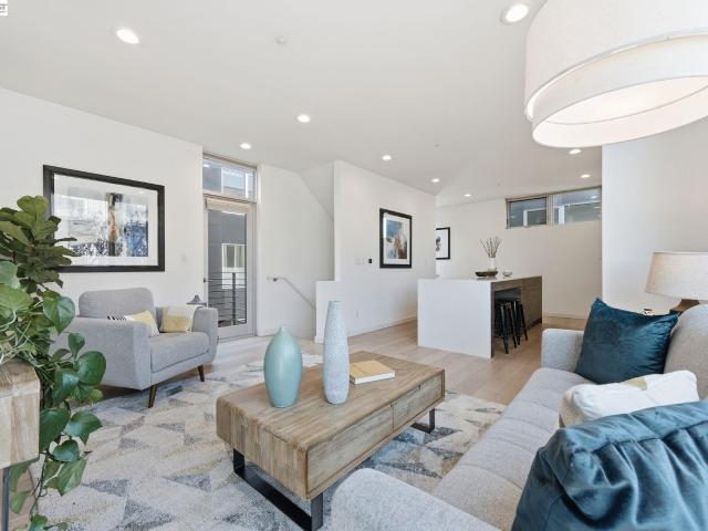 857 W Grand Ave