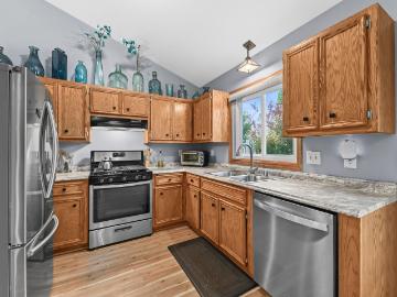 8586 N Meadowside Ct