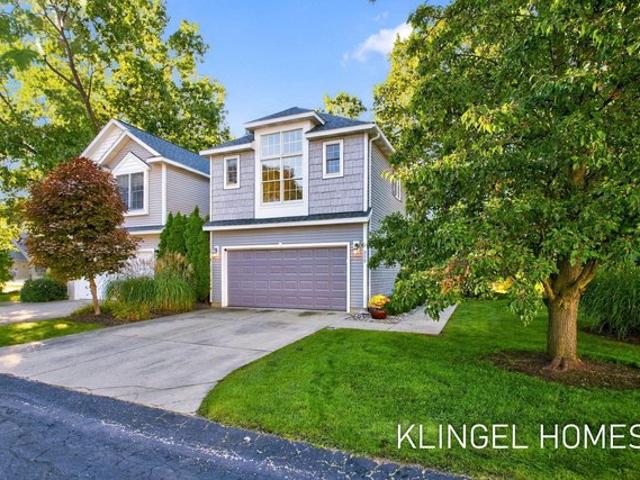 858 Bluff Creek Dr, Grand Haven, MI 49417
