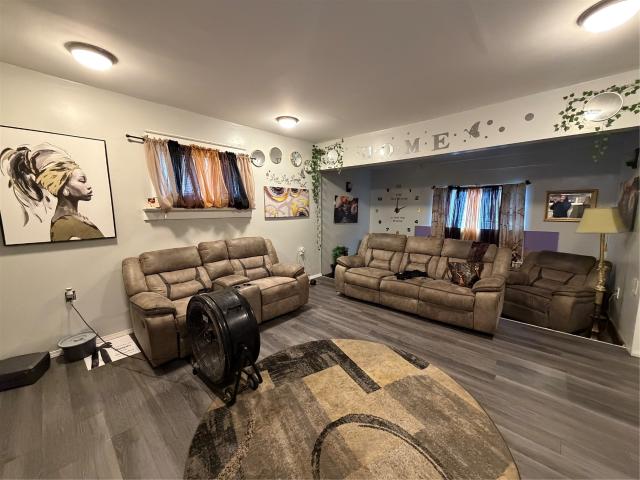 858 E 25TH Street