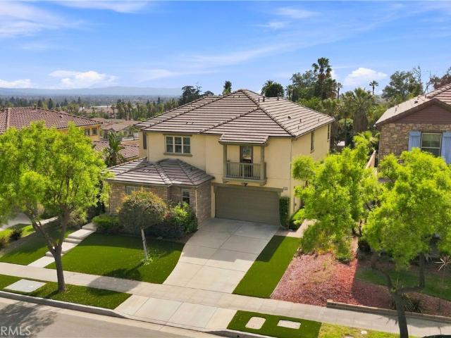 858 E Manresa