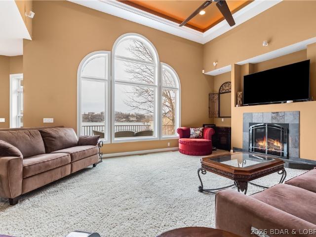 858 Via Del Lago Drive