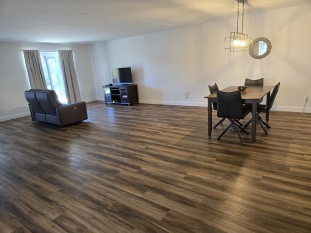 85 1 rue Principale Sud vacant, Windsor Très grand 5½ neuf