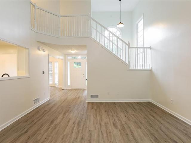 85 Valleyside Drive S