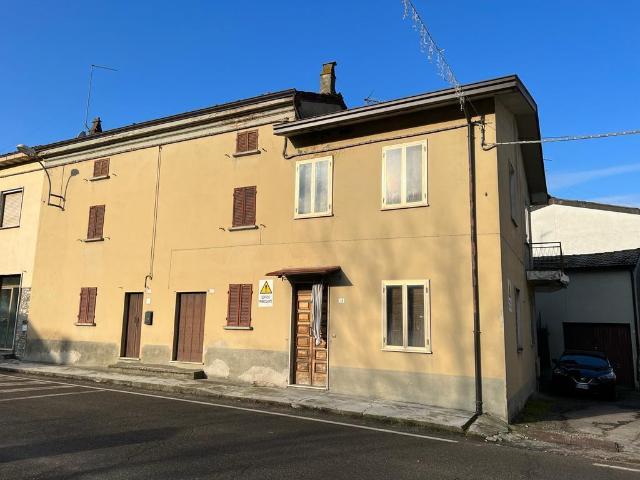 85 Zona Artigianale 8 vani 300mq