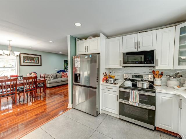 85 Bayview Avenue