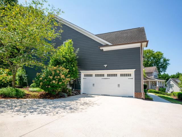8604 Observation Lane